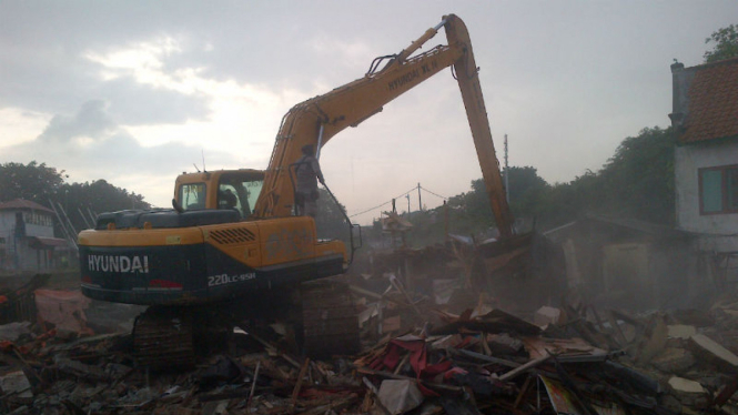 Alat berat mulai hancurkan rumah warga di Pasar Ikan Luar Batang