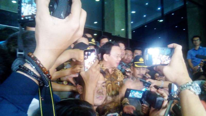 Gubernur DKI Jakarta Basuki T Purnama usai menjalani pemeriksaann KPK