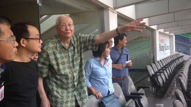 Wakil Presiden OCA, Wei Jizhong, saat mengecek kondisi Stadion Utama Gelora Bung Karno, Rabu 13 April 2016.