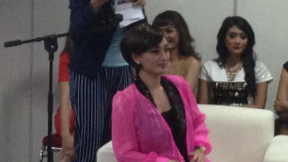 Zaskia Gotik Potong Rambut Jadi Pendek