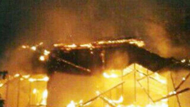 Masjid Pesantren ludes terbakar