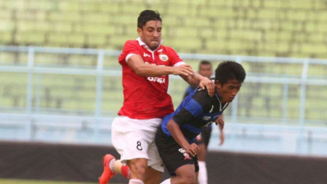 Pemain Madura United melawan Persija Jakarta, Selasa 19 April 2016.