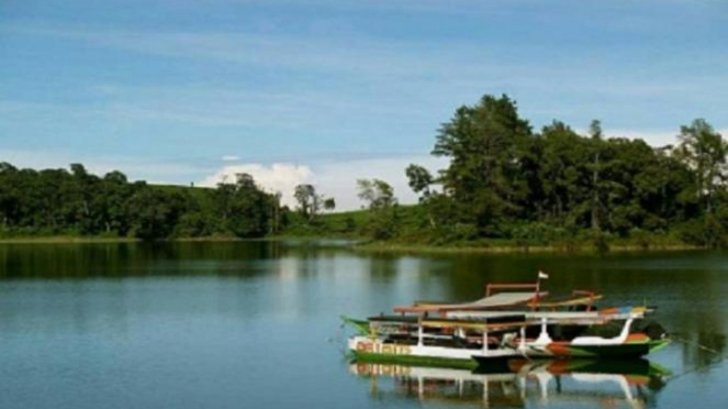 Situ Patengan Bandung - Penyewaan perahu dan pengalaman berkeliling danau