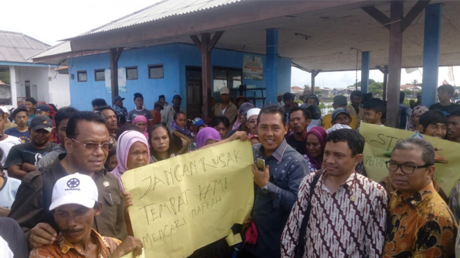 Komisi IV DPR RI dan Tim KKP Kunjungi Warga Pesisir Pantai  Desa Lontar