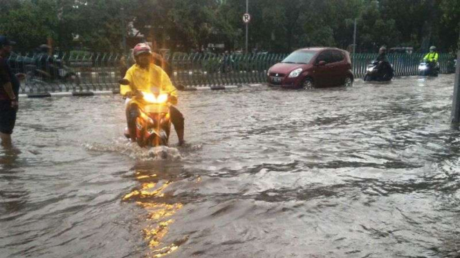 Kawasan Pasar Baru di Jakarta Pusat, terendam genangan.