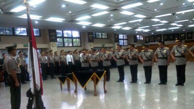 Kapolri Jenderal Polisi Badrodin Haiti memimpin upacara pelantikan dan serah terima jabatan