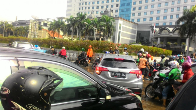 Kondisi lalu lintas di Kemayoran, Jakarta Pusat.