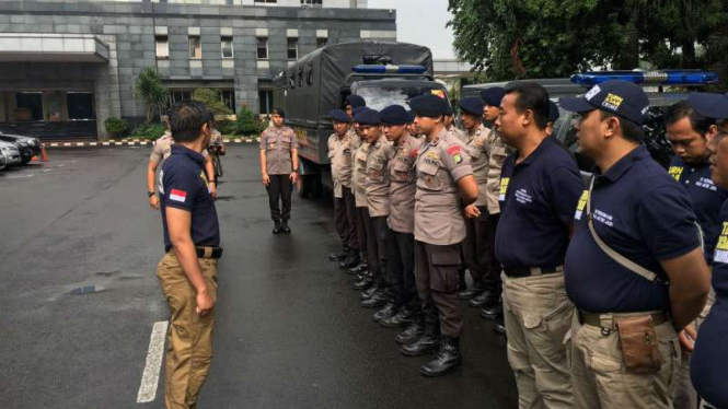 Tim kepolisian bersiap mencari potongan tubuh Nur Astiyah, korban mutilasi.