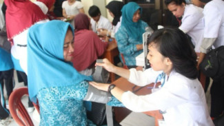 Cara FK UKI Edukasi Masyarakat soal Kesehatan