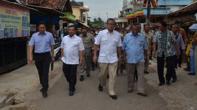 Tim Komisi IV DPR mengunjungi masyarakat nelayan di TPI Krukut, Brebes
