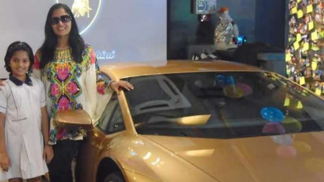 Wanita tajir asal India koleksi Lamborghini Huracan warna emas