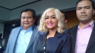 Julia Perez dan Sahabat Kompak Bungkam soal Penyakit