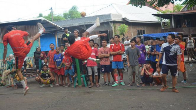 Pelaksanaan turnamen sepak takraw.