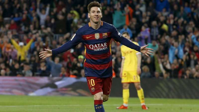 Lionel Messi rayakan gol ke gawang Sporting Gijon