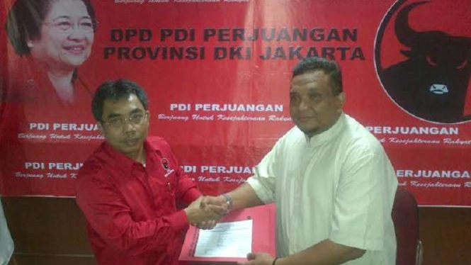 Perwakilan Yusril serahkan lamaran ke PDIP.