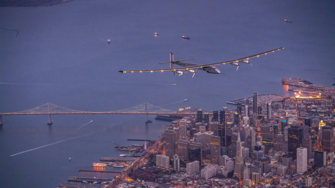 Pesawat tenaga surya Solar Impulse 2 terbang 62 jam dari Hawaii
