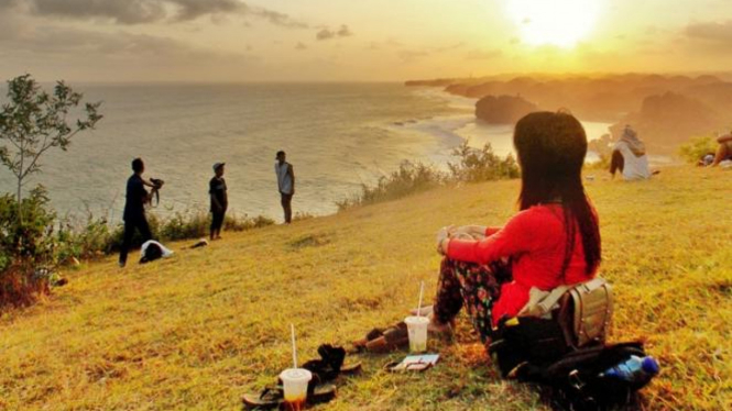 Menikmati Sunset Di Bukit Kosakora Gunungkidul Viva