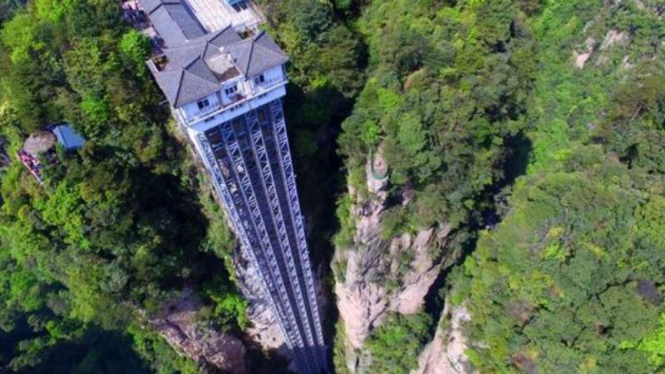 Lift Tertinggi di Dunia