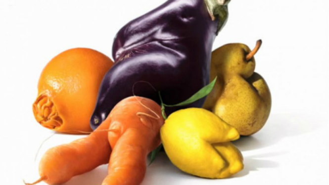 Ilustrasi buah dan sayur berbentuk aneh