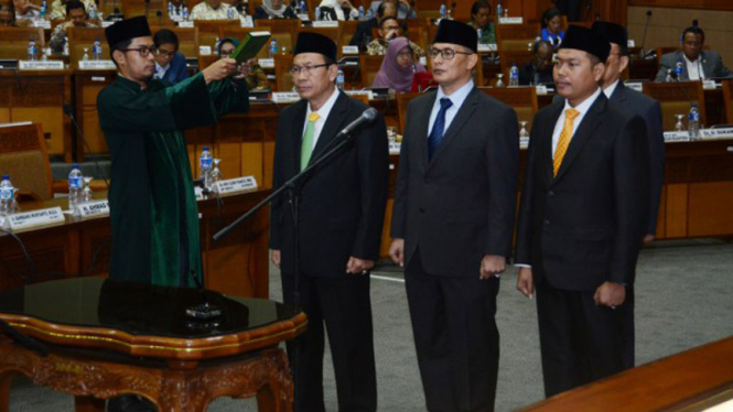 Paripurna DPR Lantik Tiga Anggota Dewan PAW