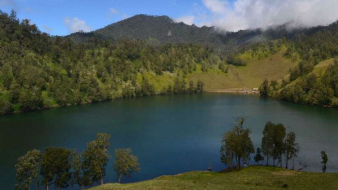 Ranu Kumbolo, danau di Gunung Semeru, Kabupaten Lumajang, Jawa Timur.