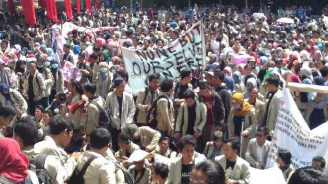 Demo mahasiswa UGM.