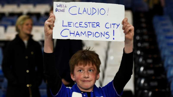 Fans Chelsea berikan selamat untuk Leicester City