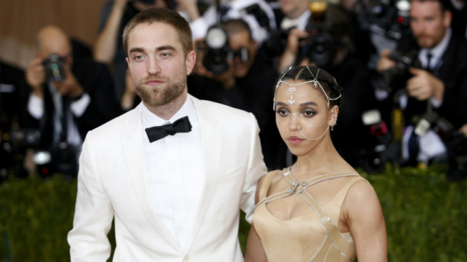 Robert Pattinson dan FKA Twigs 