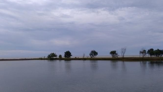 Menyibak Keindahan Pesisir Pantai Eretan Wetan Indramayu Viva