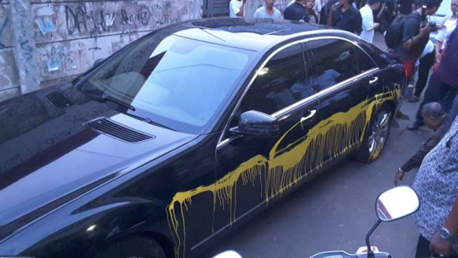 Mobil mewah Yusril Ihza Mahendra yang disiram cat.