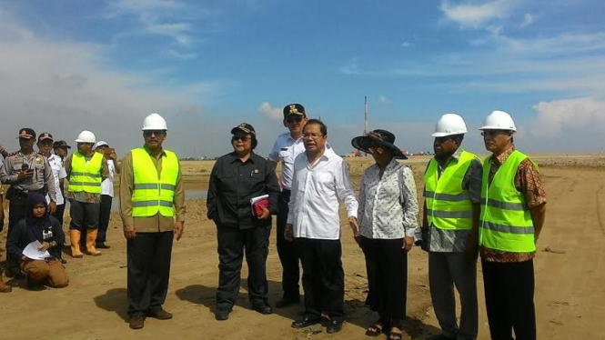 Menteri Susi, Menteri Rizal Ramli, Menteri Siti Nurbaya dan Ahok saat memantau pulau.