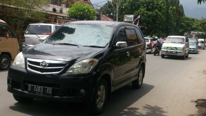 Salah satu ruas kawasan macet di Jalur Leles, Garut Jawa Barat, Rabu (4/5/2016)