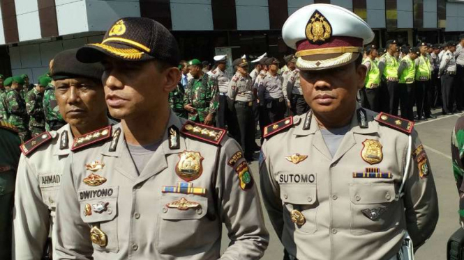 Komisaris Besar Dwiyono (tengah) jadi Kapolres Jakarta Pusat