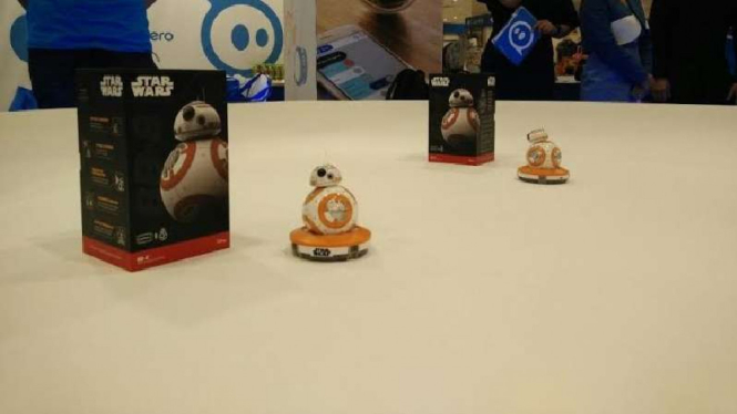 Robot mainan BB8 yang muncul di Film Star Wars