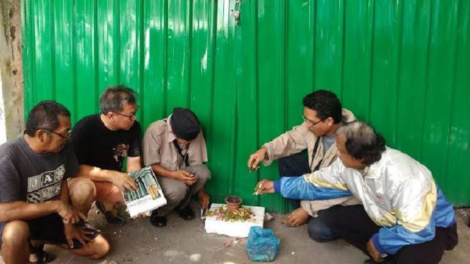 Pecinta sejarah di Surabaya meruwat rumah radio Bung Tomo