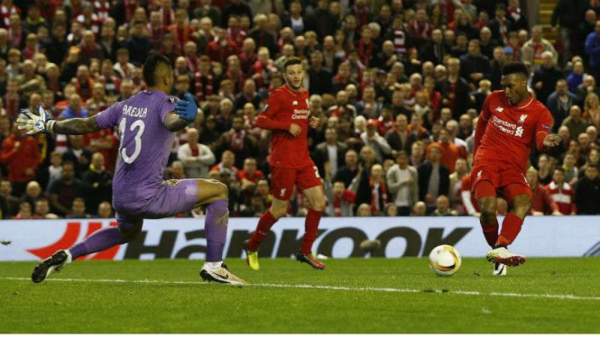 Daniel Sturridge mencetak gol kedua Liverpool ke gawang Villarreal