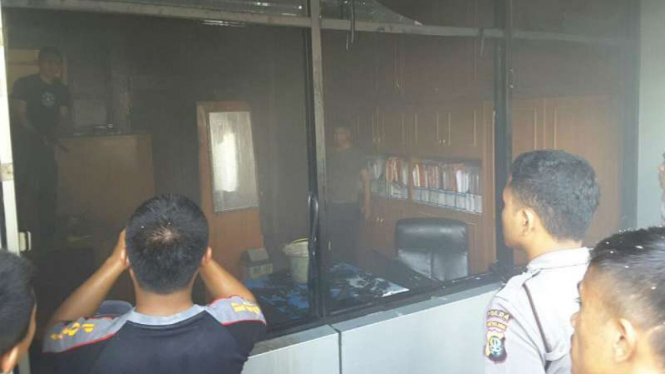 Kebakaran melanda Gedung SDM Polda Metro Jaya.