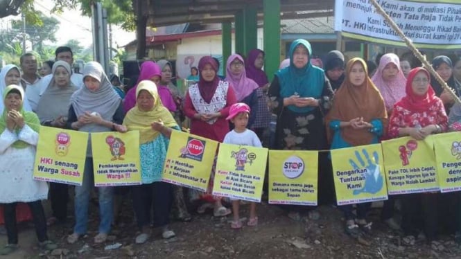 Ratusan ibu dan anak demo Pembangunan Tol Cijago