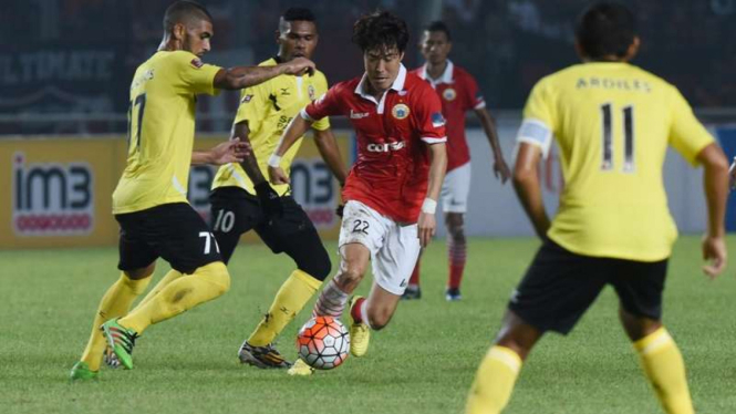 Laga Semen Padang versus Persija di ISC 2016.
