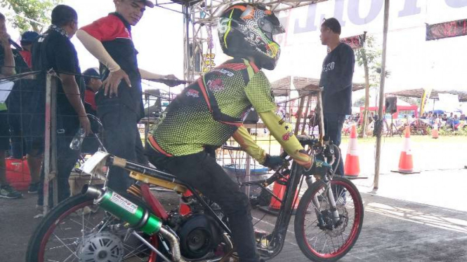 Balap Drag Bike di Tangerang Selatan.