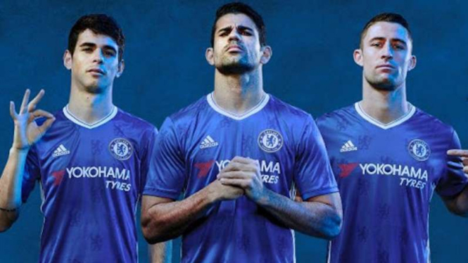 Jersey home Chelsea musim 2016/17 