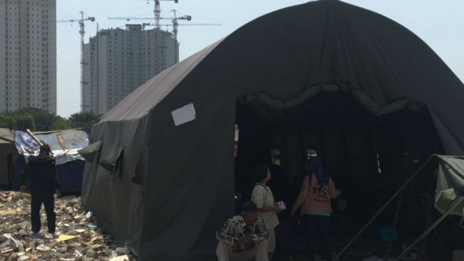 Tenda di Luar Batang, Jakarta Utara, sumbangan Ketua Umum Gerindra, Prabowo Subianto.