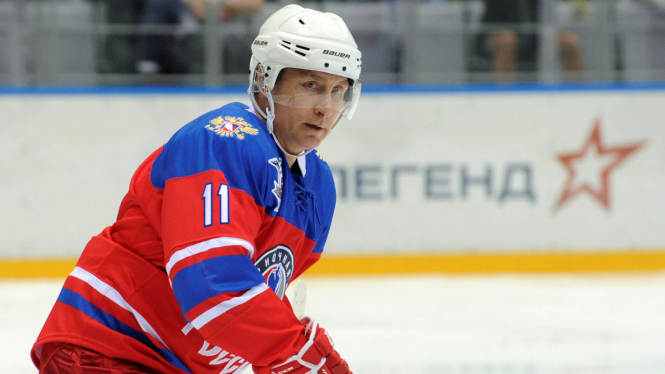 presiden rusia vladimir putin bermain ice hokey