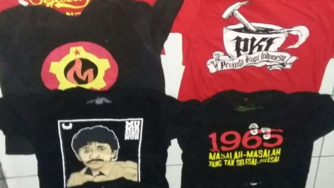 Kaos berlambang PKI dan palu 