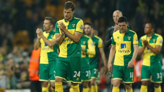 Ekspresi kecewa para pemain Norwich City usai dipastikan terdegradasi