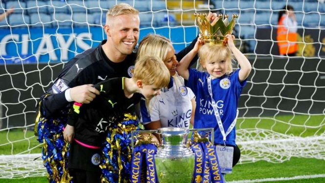 Penjaga gawang Leicester City, Kasper Schmeichel, beserta keluarganya