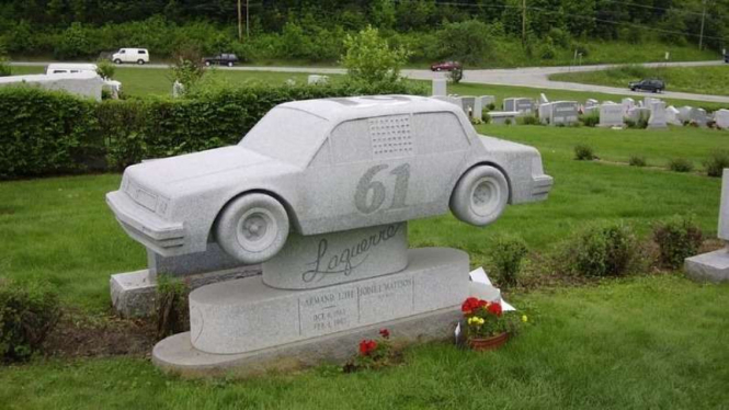 Salah satu Nisan unik di Cemetery di Kota Barre, Vermont, Amerika