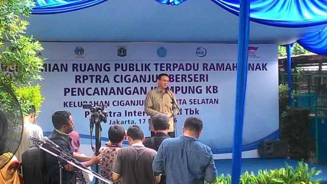 Gubernur DKI, Basuki Tjahaja Purnama di RPTRA Ciganjur Berseri, Selasa, 17 Mei 2016.