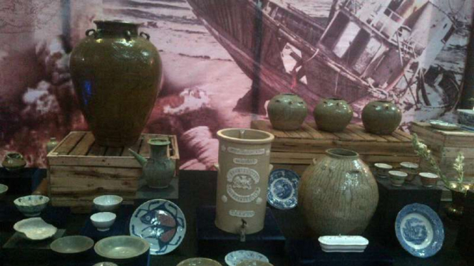 Koleksi keramik asal berbagai museum dunia di Museum Mart Ronggowarsito Semarang