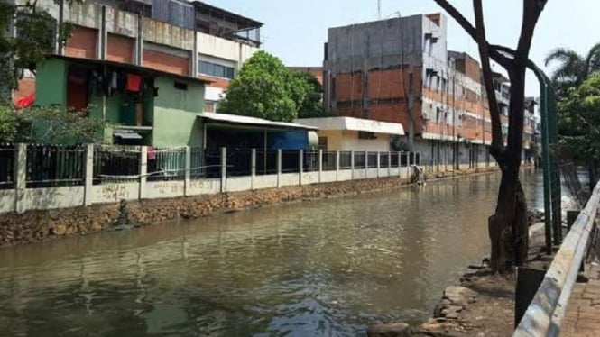 Anak Sungai Ciliwung di Glodok, Jakarta Barat.